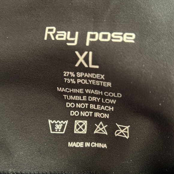 Ray Pose Capri Leggings With Mesh - Picture 4 of 4